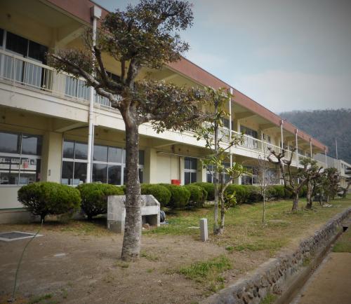 芳井中学校校舎写真