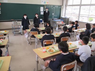 給食