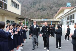 退職される先生方の卒業式の様子